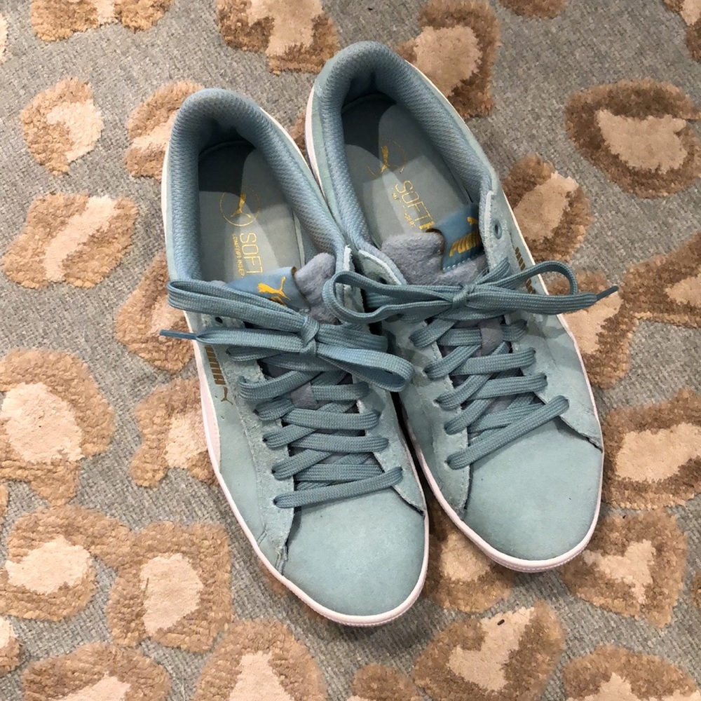 Puma Women's Light Blue Suede Low-Top Sneakers with White Stripe - Picture 4 of 6